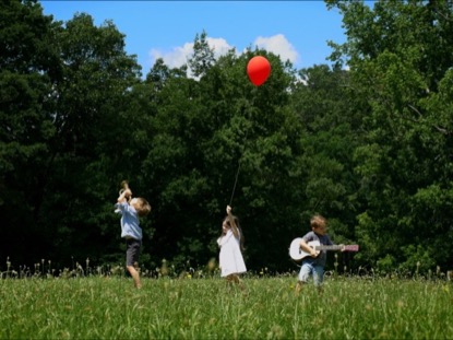 CHILDREN PRAISING CINEMAGRAPH