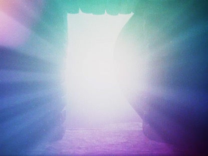 HE'S ALIVE MOTION 02