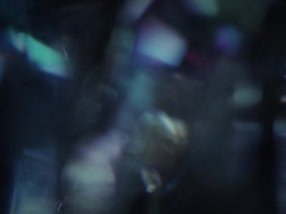 SCULPTED GLASS IRIDESCENT GREEN