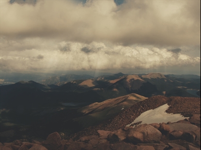 VISTAS CLOUDS OVER MOUNTAIN