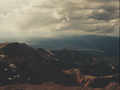 VISTAS MOUNTAIN CLOUD RAYS