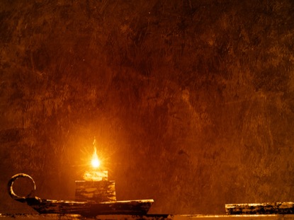 HOLY NIGHT CANDLE CLOSE