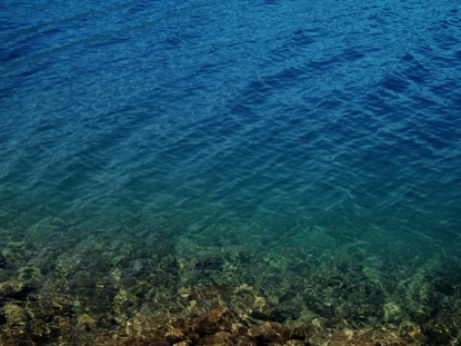 SUMMER FLOW ROCKY SHORE