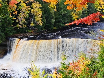 TAHQUAMENON FALLS IN AUTUMN LOOP